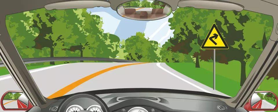 在这种条件的道路上怎样行驶才安全？-学法减分拍照搜题