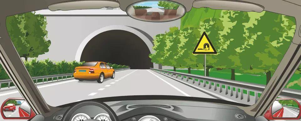 如图所示，你驾车即将进入高速公路隧道，此时应注意什么？-学法减分拍照搜题