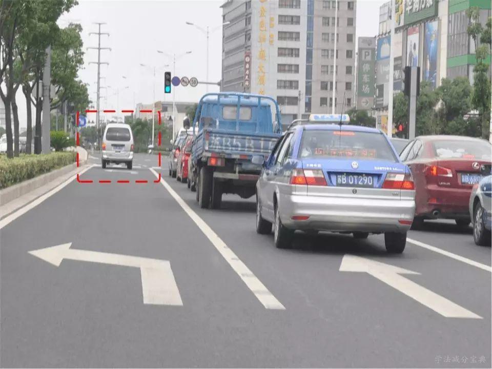 图中红框内所示车辆可以怎样行驶？-学法减分拍照搜题