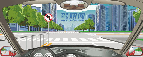 如图所示，你驾车行经这个路口时，不能在此路口掉头-学法减分拍照搜题