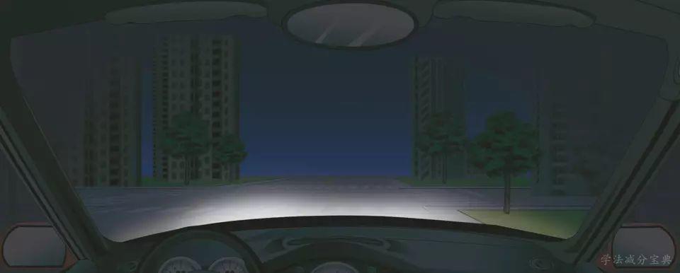 在这种环境下通过路口如何使用灯光？-学法减分拍照搜题