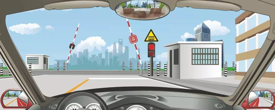 驾驶机动车通过这个铁路道口时要减速停车。-学法减分拍照搜题