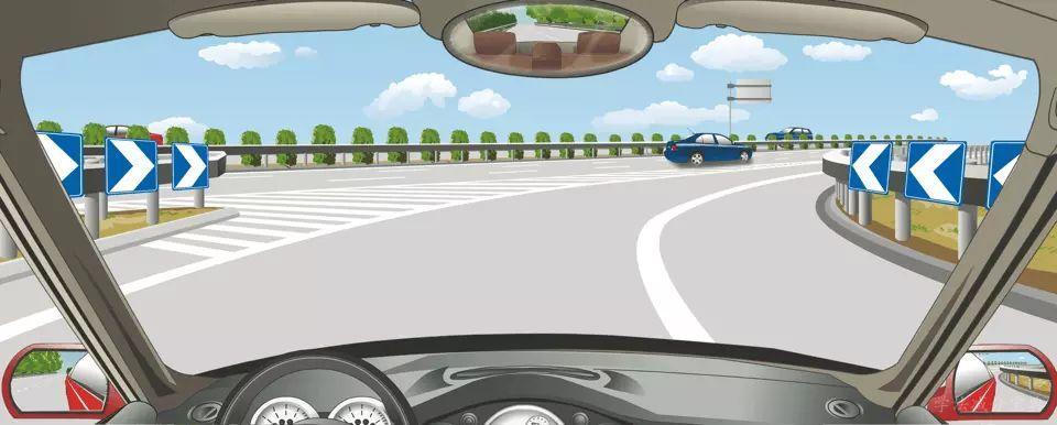 路两侧的标志提示前方道路线形变化。-学法减分拍照搜题