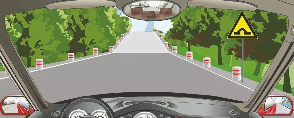 右侧标志提醒前方路面高突。-学法减分拍照搜题