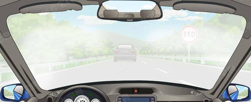 在能见度小于200米的高速公路上以60km/h速度行驶时，与同车道前车安全距离是多少？-学法减分拍照搜题