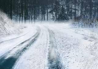 运输中通过积雪路面时,道路货物运输驾驶员应该怎么做?-学法减分拍照搜题